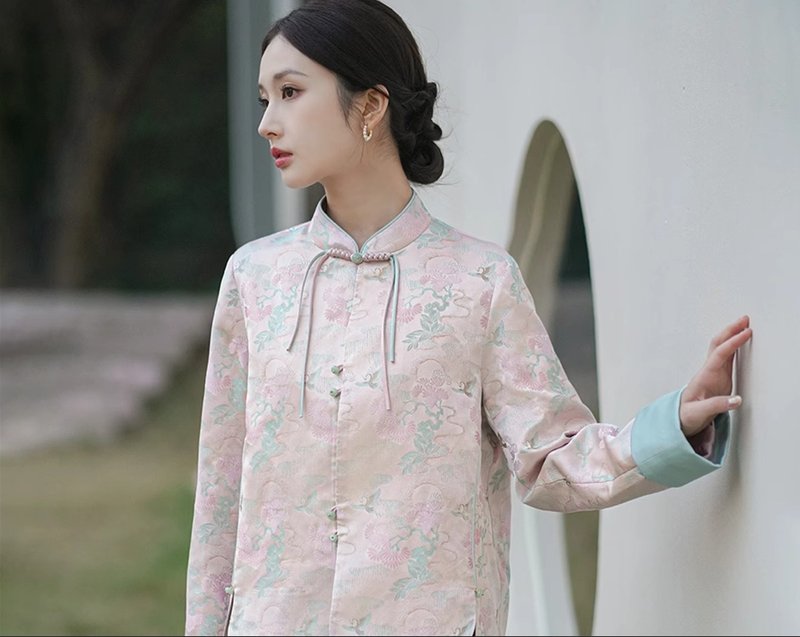 云鶴松間 中國風提花 仿宋錦盤扣上衣外套 - 女上衣/長袖上衣 - 絲．絹 粉紅色