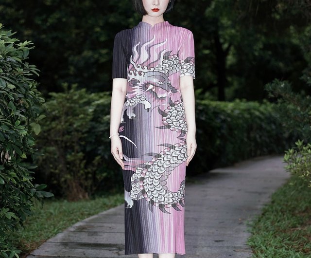 チャイナシーズ❤️ドラゴンローブ柄のインテリアテキスタイル❤️ 超レア柄　⭐️☆匿名☆ ドラゴン柄のチャイナドレス｜プリーツ - ショップ NUNUYU ワンピース