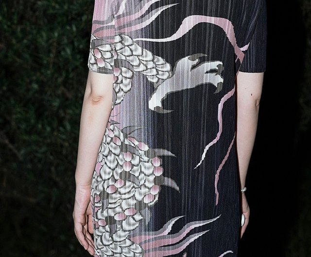 ドラゴン柄のチャイナドレス｜プリーツ - ショップ NUNUYU ワンピース