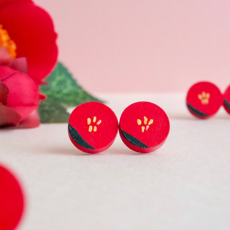 Wooden circle earrings camellia red - Earrings & Clip-ons - Wood Red