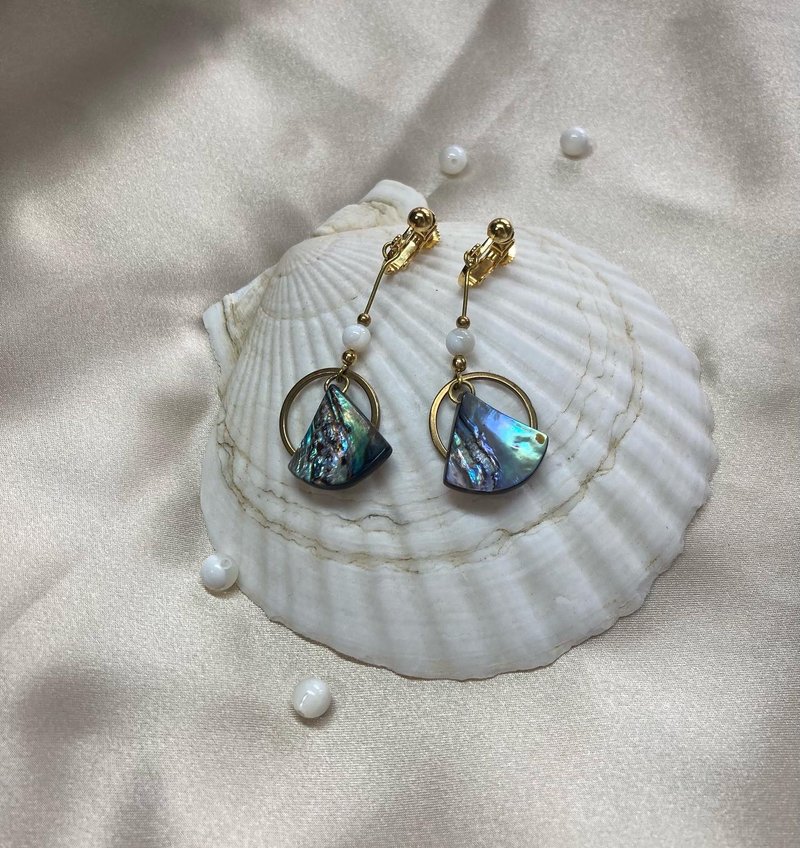 White Shell Bead Abalone Earrings - ต่างหู - เครื่องเพชรพลอย สีน้ำเงิน