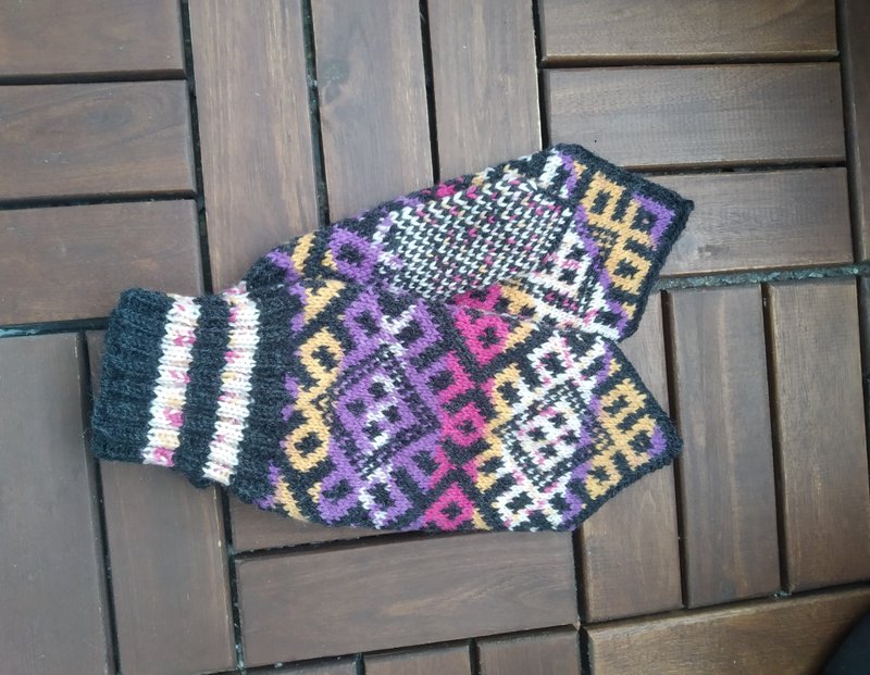 Women's hand-knitted wool mittens are very warm with a pattern - 手套 - 羊毛 多色