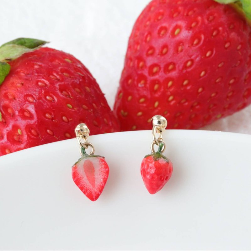 Strawberry (slight type) - Handmade - Clip-On - Earrings & Clip-ons - Clay Red