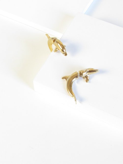 BOITE LAQUE Vintage Jumping Dolphin Gold Stud Earrings