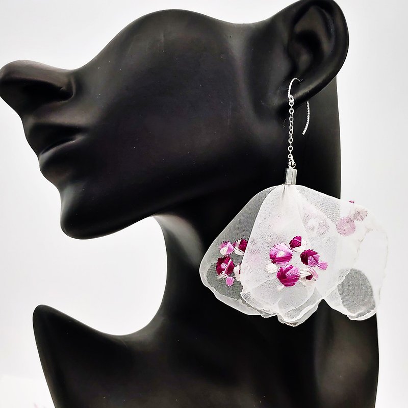 INFINITY Daqian natural woven white yarn earrings / clip gift lover (only this one) - ต่างหู - ผ้าฝ้าย/ผ้าลินิน สึชมพู