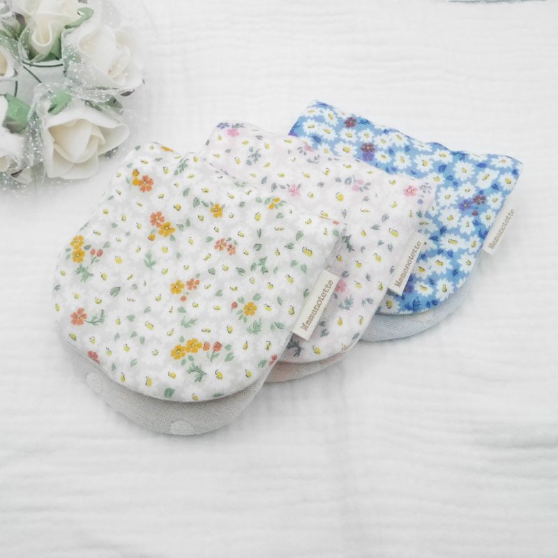 Small white flower lover / Soft and gentle to the touch 8-ply gauze handkerchief Made in Japan Japan handmade 10×20cm/4×8inch - Handkerchiefs & Pocket Squares - Cotton & Hemp Multicolor