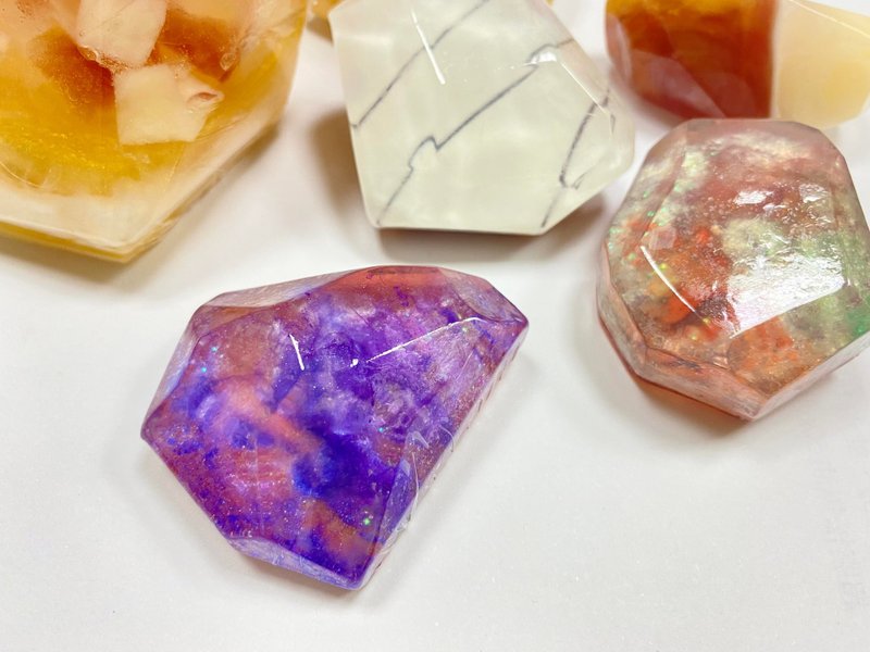 馬卡龍甜心系 !【寶石皂】 粉晶石+彩礦石+星空隕石 天然精油添加 - 其他 - 其他材質 