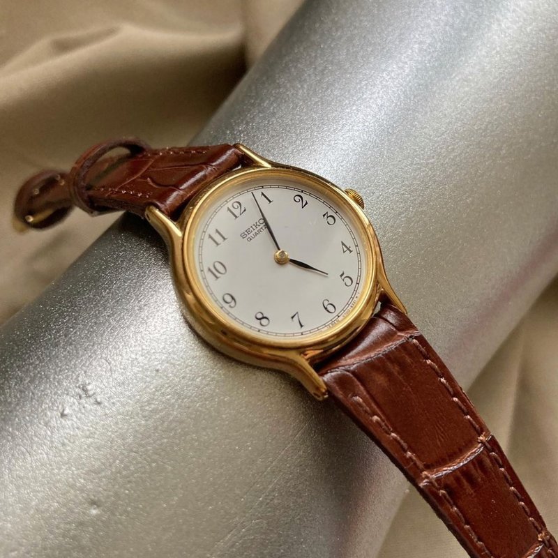 SEIKO 金色圓形錶殼 白色太空軌道時標 真皮錶帶 古董錶 vintage - 女錶 - 其他材質 多色