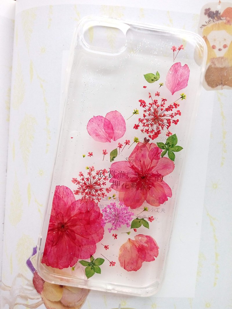 Handmade phone case, Pressed flowers phone case, iPhone7,iPhone8 - เคส/ซองมือถือ - พลาสติก สีแดง