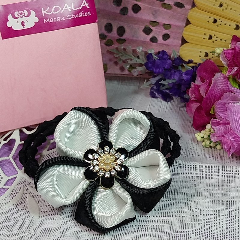 Japanese style handmade jewelry flower black and white shape flower hairband - เครื่องประดับผม - วัสดุอื่นๆ 