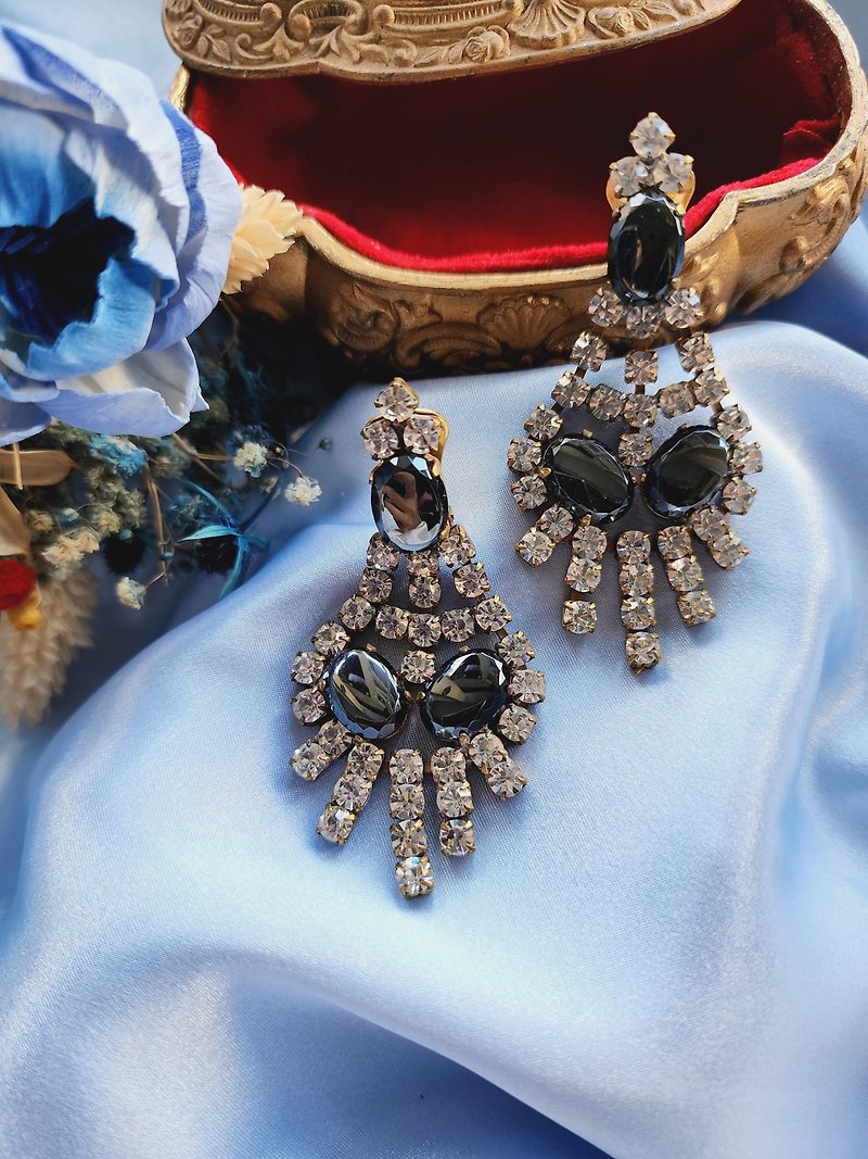 American Western Antique Jewelry / Czech Craft Noble Black Clear Rhinestone Tassel Clip-on Earrings - ต่างหู - วัสดุอื่นๆ 