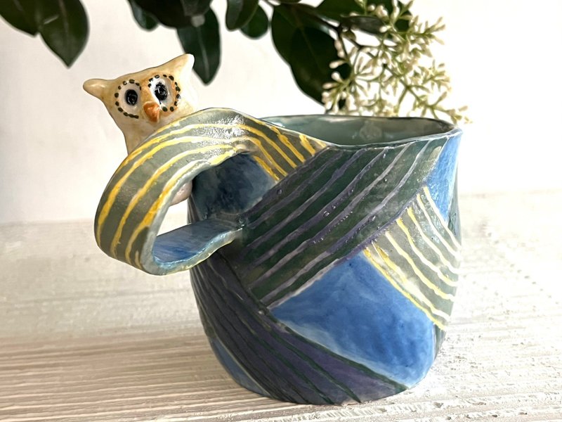 Coffee mug with staggered convoluted handle_Pottery mug - Mugs - Porcelain Blue