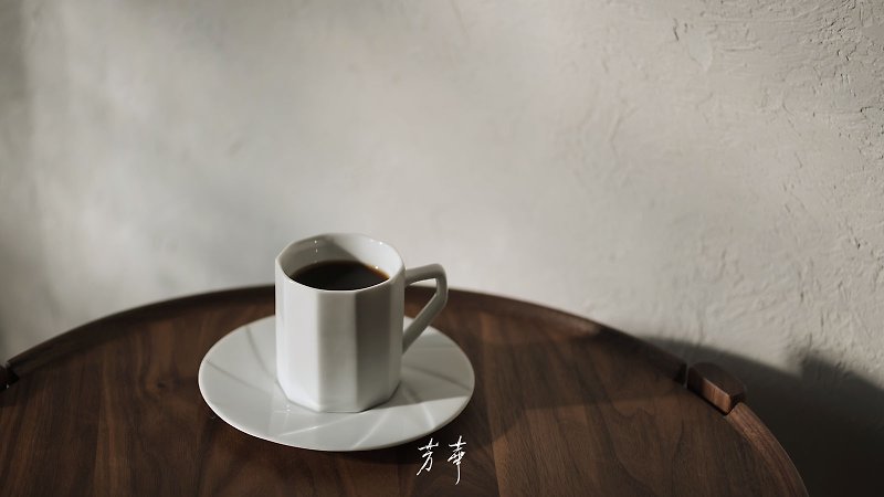 多角形のホワイトのコーヒーカップのセット - コーヒードリッパー - 磁器 