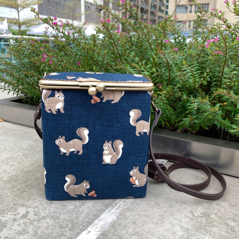 Chipmunk box mouth gold oblique bag Polaroid camera bag - Messenger Bags & Sling Bags - Cotton & Hemp Blue