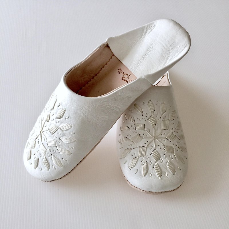 หนังแท้ ของวางตกแต่ง สีนำ้ตาล - Babouche Genuine Leather Slippers/white/拖鞋