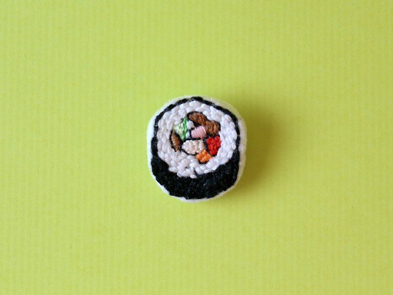Mini hand embroidered brooch / pin seaweed sushi - Brooches - Thread White