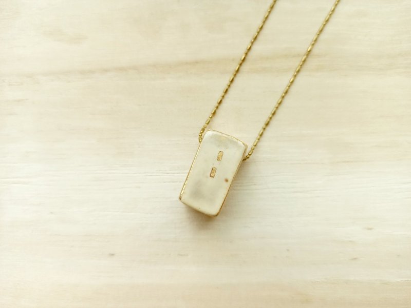 白色童話小陶屋擴香項鍊 - 項鍊 - 陶 白色