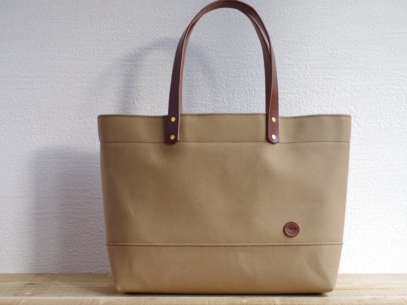 Leather handle canvas tote bag (Snap top) A4 landscape mushroom - กระเป๋าถือ - ผ้าฝ้าย/ผ้าลินิน สีกากี