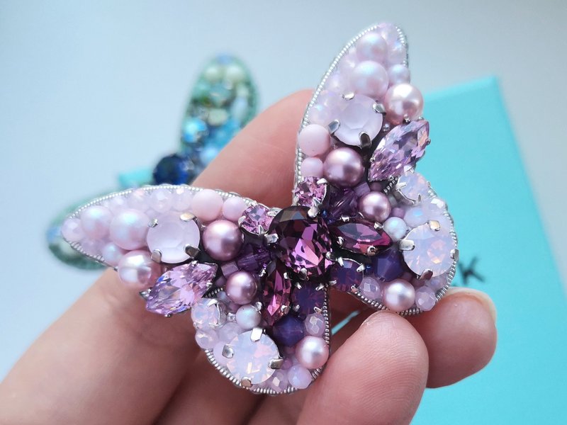 蝴蝶珠胸針 Butterfly jewelry brooch, pink insect pin - Brooches - Glass Pink