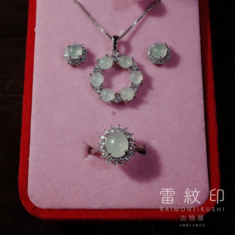 【Gemstone】Myanmar Jade A Jadeite 925 Silver Inlaid Ice Jade Egg Noodle Three-piece Set Box - สร้อยคอ - เครื่องเพชรพลอย สีเขียว