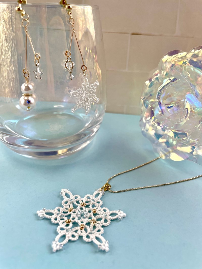 Snowflake earrings and necklace set White Winter Coffret - ต่างหู - ผ้าไหม ขาว