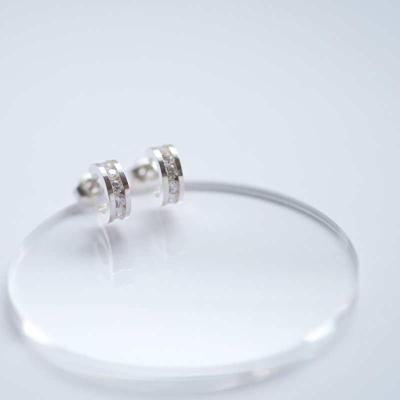 Mini White Stone Hoop Earrings Silver 925 - ต่างหู - โลหะ สีเงิน