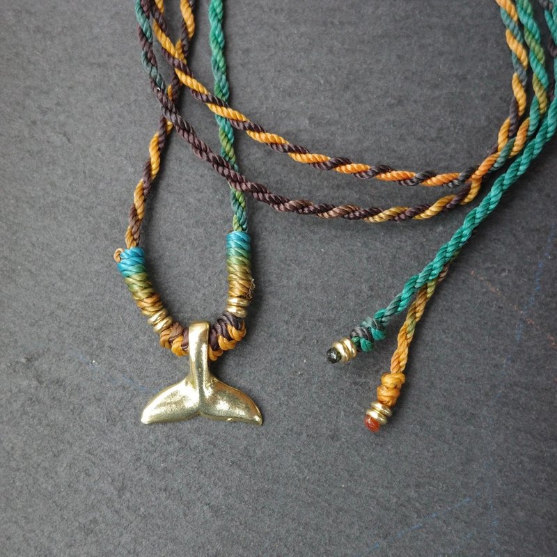 尋找你的小幸運-黃銅鯨魚尾蠟繩編項鍊04 - 項鍊 - 銅/黃銅 