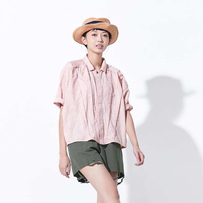 Xiaguang Pleated Short Sleeve Wide Shirt - เสื้อเชิ้ตผู้หญิง - ผ้าฝ้าย/ผ้าลินิน สึชมพู