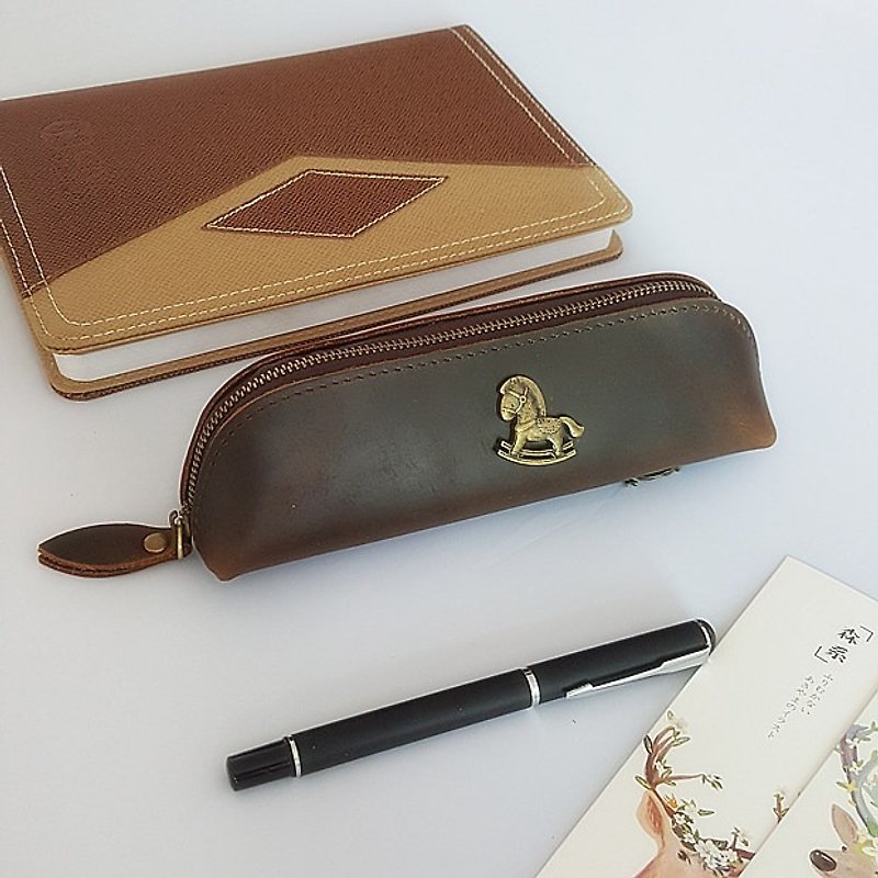 (50% off on the new first item) Engraving pencil case, pencil case storage bag, clutch bag, genuine cowhide crazy horse leather retro as old Trojan birthday gift - กระเป๋าคลัทช์ - หนังแท้ สีนำ้ตาล