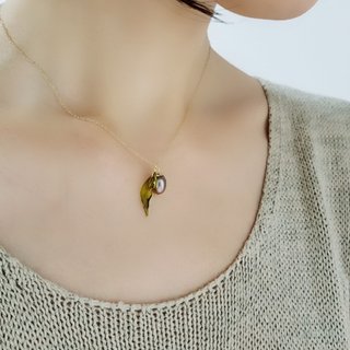 acorn &amp; worm-eaten leaf necklace