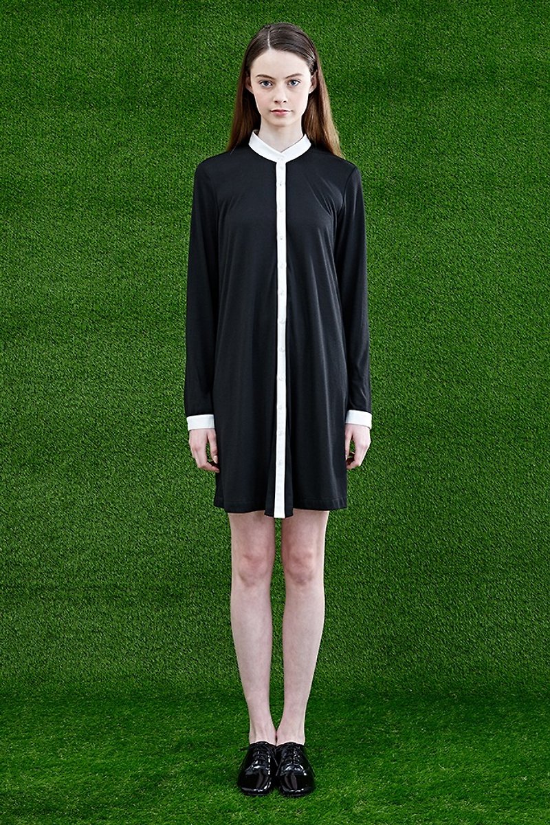 [Seasonal Sale] Black and white stitching knitted shirt dress - ชุดเดรส - วัสดุอื่นๆ สีดำ