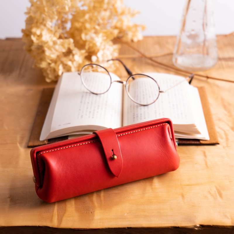 Paka-glass Slim #Red イタリアンレザーの眼鏡ケース【還暦祝】【入学祝】【就職祝】【カスタム可能なギフト】 - 眼鏡盒/眼鏡布 - 真皮 紅色