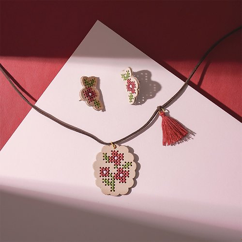繡Xiu Crafts 【紅花飾品】十字繡材料組 手作耳環項鍊 母親節禮物 | XiuCrafts