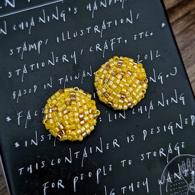 Beaded Flower earrings - ต่างหู - วัสดุอื่นๆ สีเหลือง