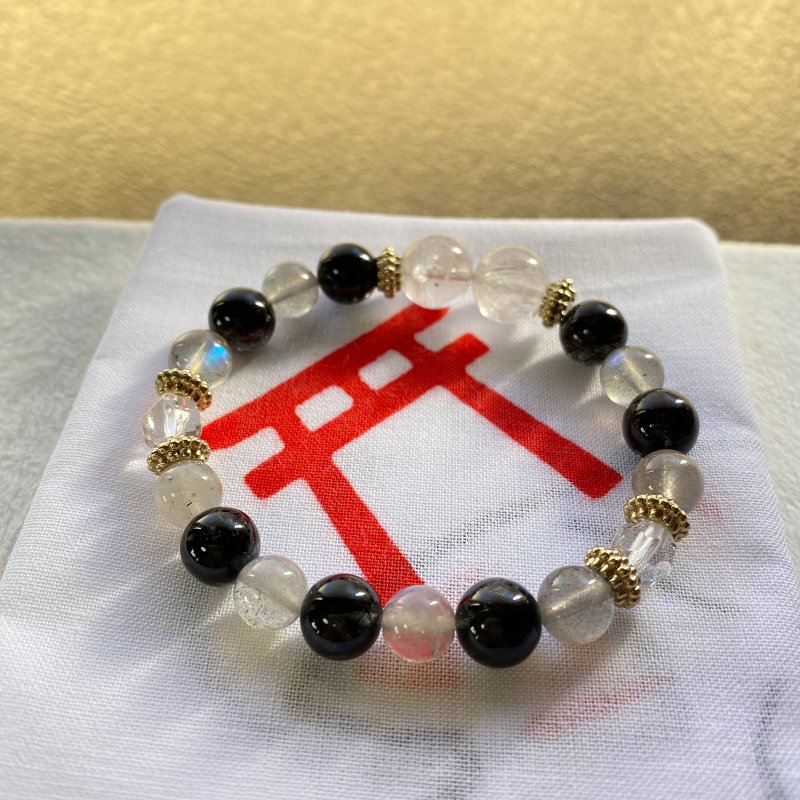 Black hair crystal labradorite gold luck anti villain natural crystal Japanese handmade gift energy Stone bracelet - สร้อยข้อมือ - คริสตัล สีดำ