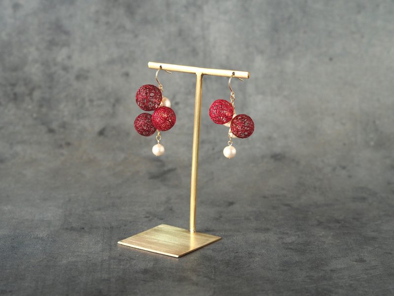 Winter Wild Rose Thread Ball Mini Bubble Earrings K14GF - Earrings & Clip-ons - Silk Red