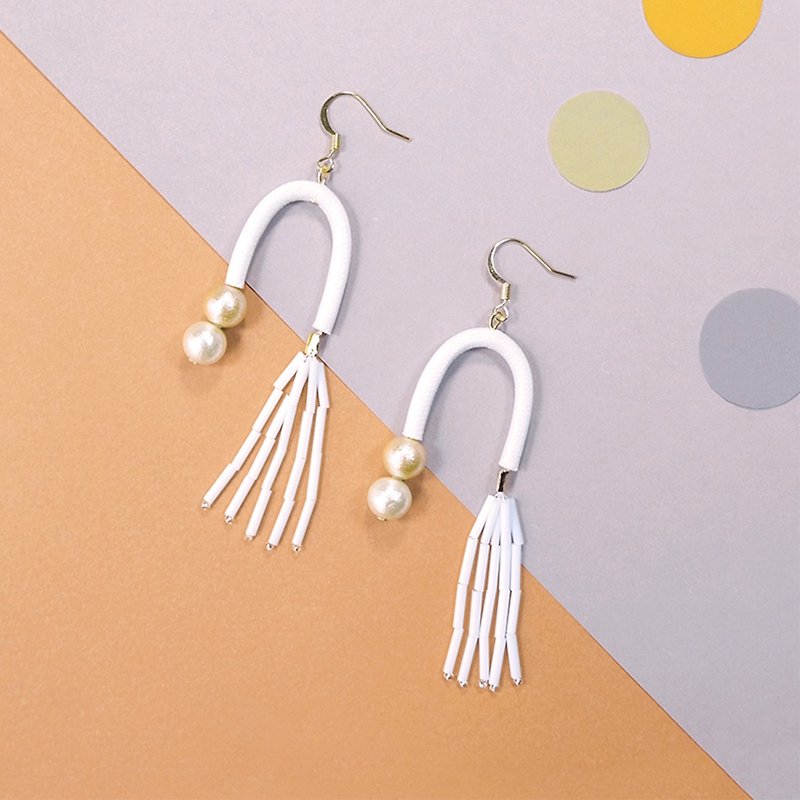 The first new sterling silver temperament high quality pearl tassel earrings - Earrings & Clip-ons - Other Materials 