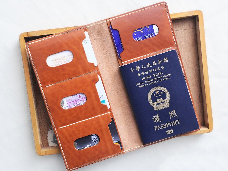 4 card holders, double ticket holder, passport holder, well stitched leather material bag, PASSPORT ID holder, Italy - เครื่องหนัง - หนังแท้ สีนำ้ตาล