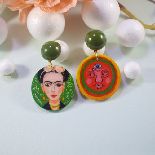 江小妮研物所 藝術家系列 Frida 佛裡達 手繪木製不對稱圖案設計圓形藝術耳環