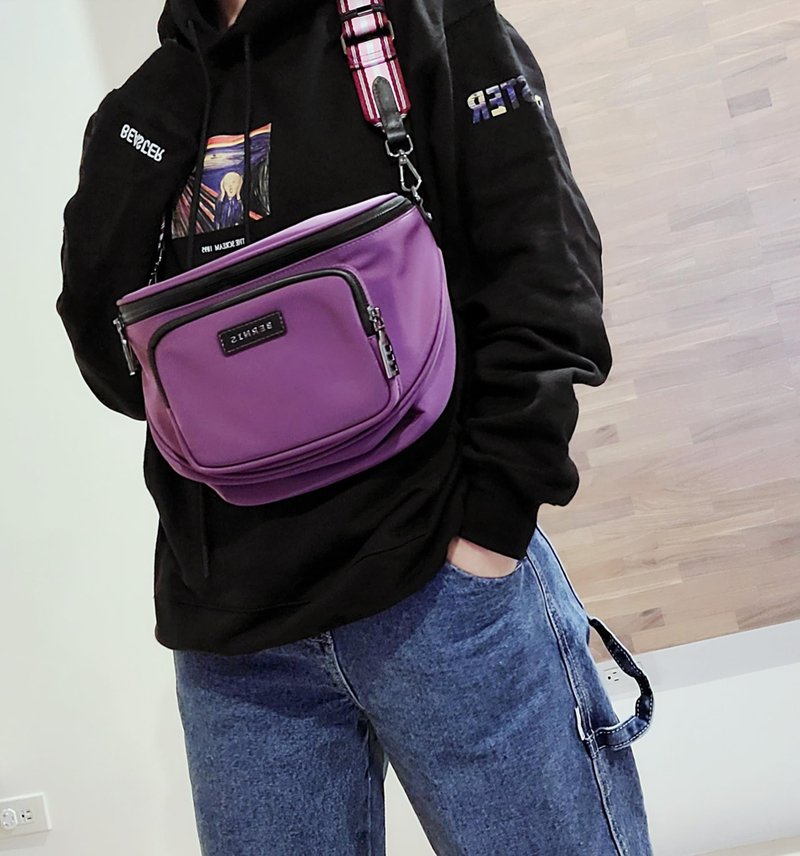 Slanted back half-moon chest bag in violet nylon - กระเป๋าแมสเซนเจอร์ - ไนลอน สีม่วง