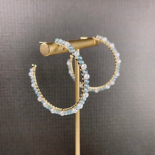A-MORE collection 磷灰石和珍珠圈形耳環 | 14K包金 | 925純銀 | 淡水珍珠 | 天然石
