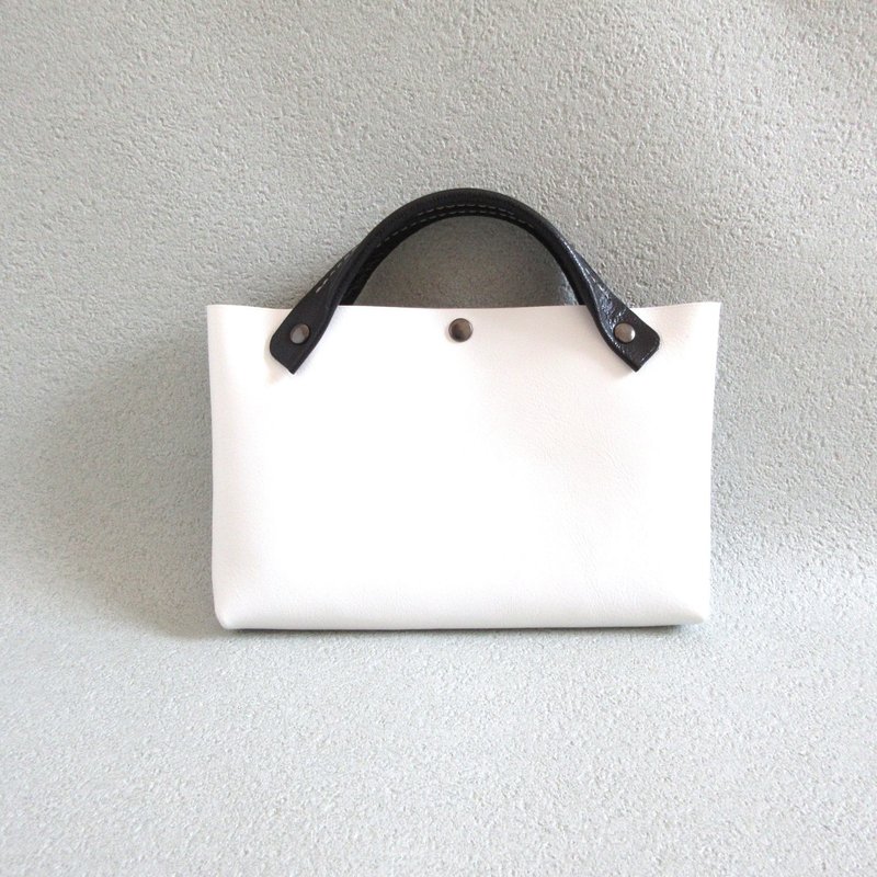 Very popular, convenient and cute mini size, cowhide, bag-in-bag, white x black, 062 - กระเป๋าถือ - หนังแท้ ขาว