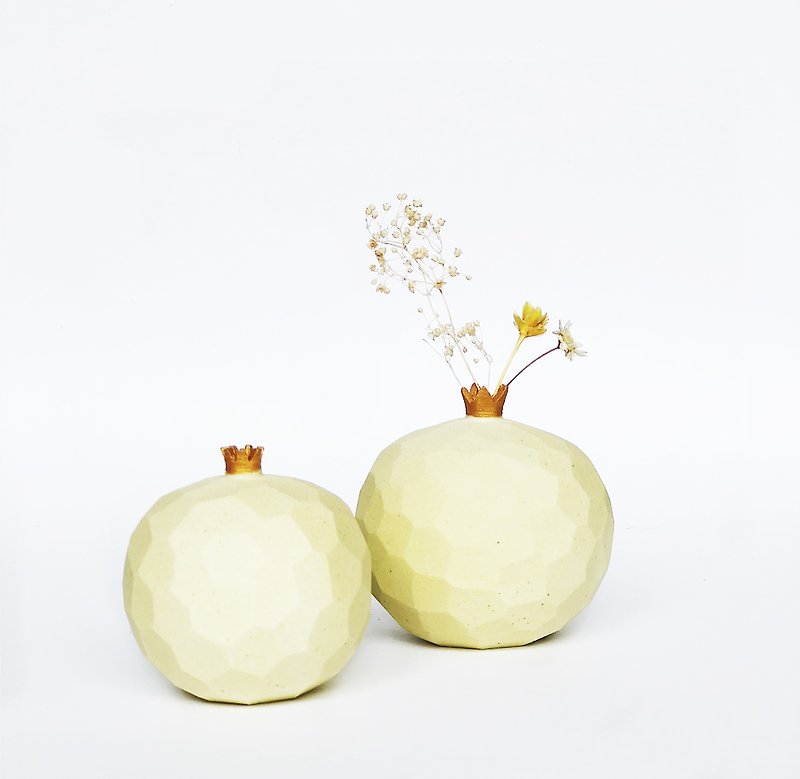 Handcrafted Ceramic Pomegranate Vase - Pastel Yellow - เซรามิก - เครื่องลายคราม สีเหลือง
