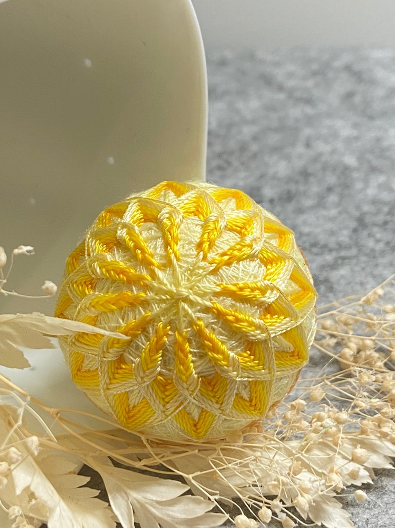 Temari - Charms - Thread Yellow