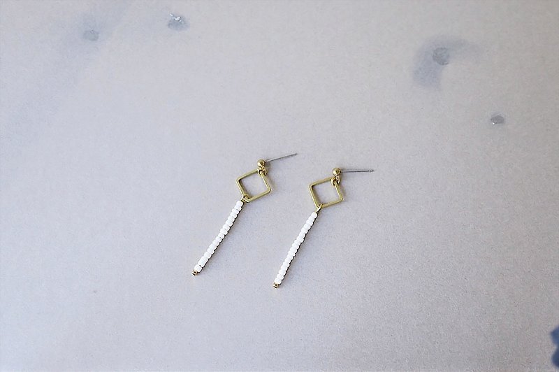 [endorphin] Clear Glass Beaded Brass Earrings - ต่างหู - แก้ว ขาว