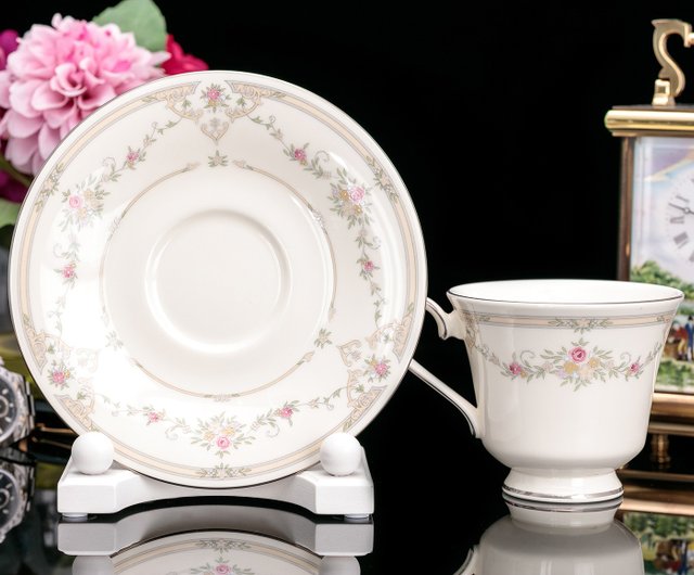 英国ロイヤルドルトン 1982年 ボーンチャイナ アフタヌーンティー 紅茶