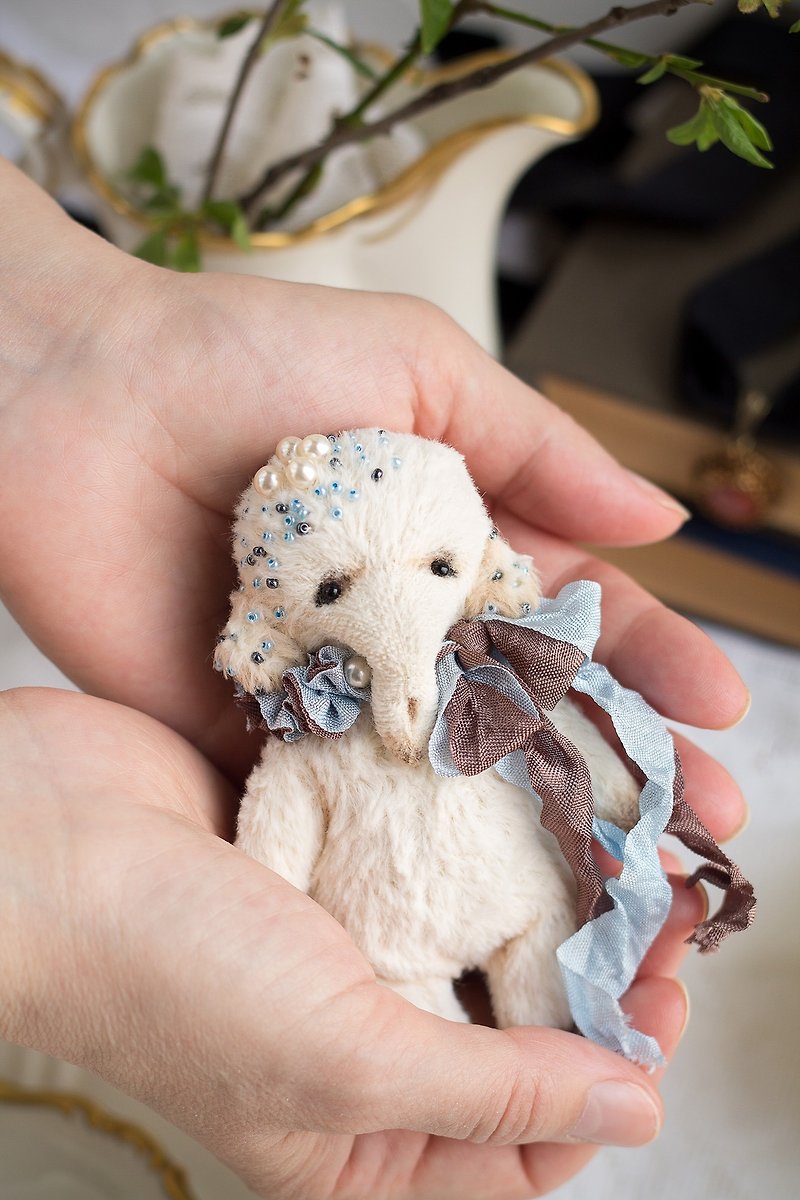 Artist small white elephant handmade plush stuffed cute toy - ตุ๊กตา - วัสดุอื่นๆ ขาว