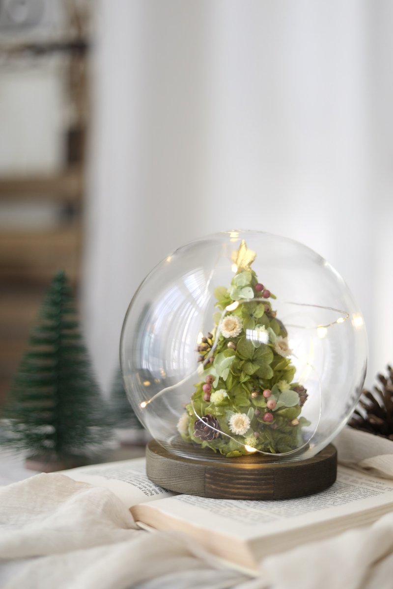 Christmas tree glass ball night light exchange gift eternal flower unfaded flower dried flower - ช่อดอกไม้แห้ง - พืช/ดอกไม้ 