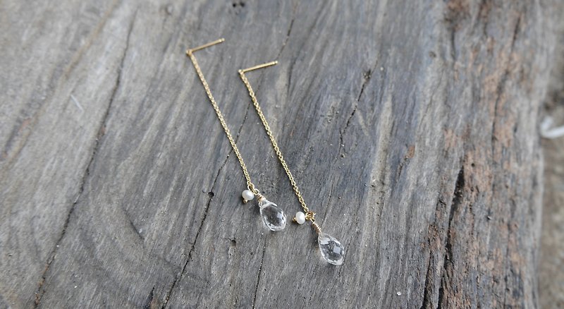 Sweet swing white crystal earrings │14kgf ear chain birthday gift petite natural stone - ต่างหู - เครื่องเพชรพลอย ขาว