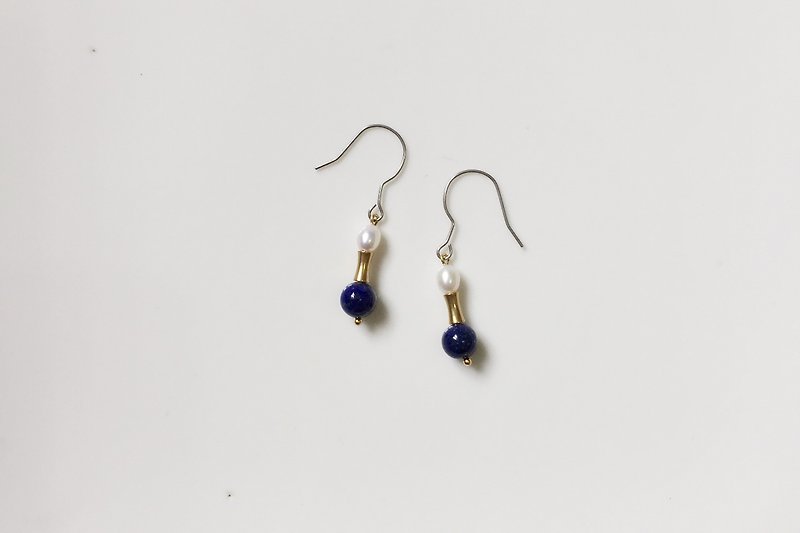 Athens Blue Pearl Brass Earrings - ต่างหู - เครื่องเพชรพลอย สีน้ำเงิน